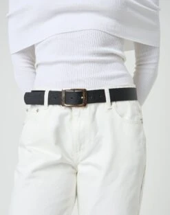 Square Buckle Belt -GLASSONS CLOTHING camelia classic buckle belt blackgold front be134198pu 1
