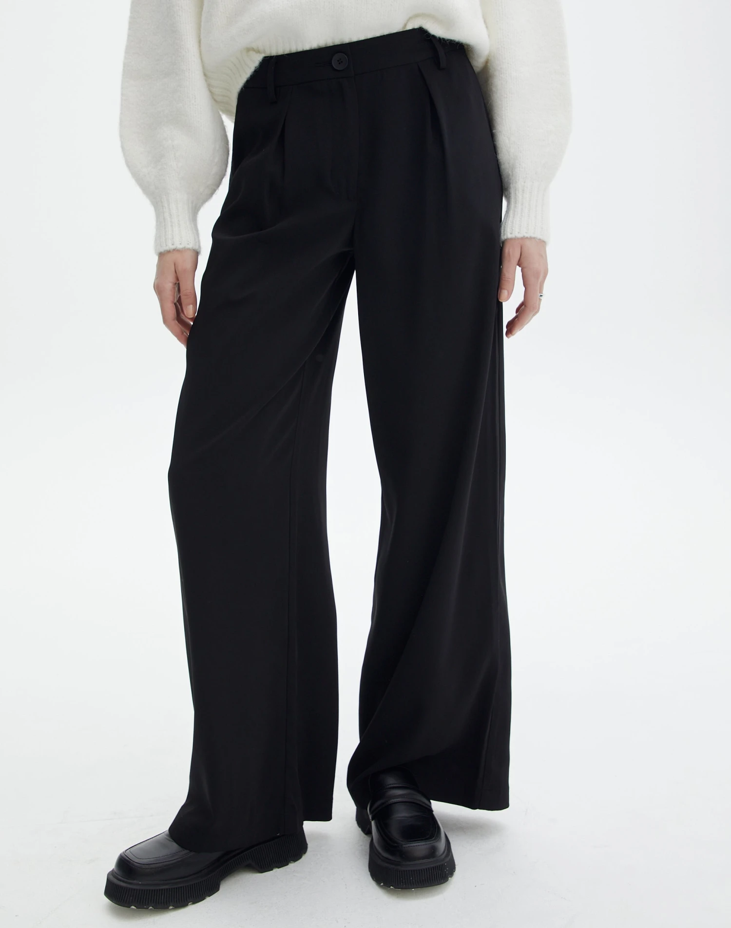 Mid Rise Relaxed Leg Pant 4 Mid Rise Relaxed Leg Pant - Image 2