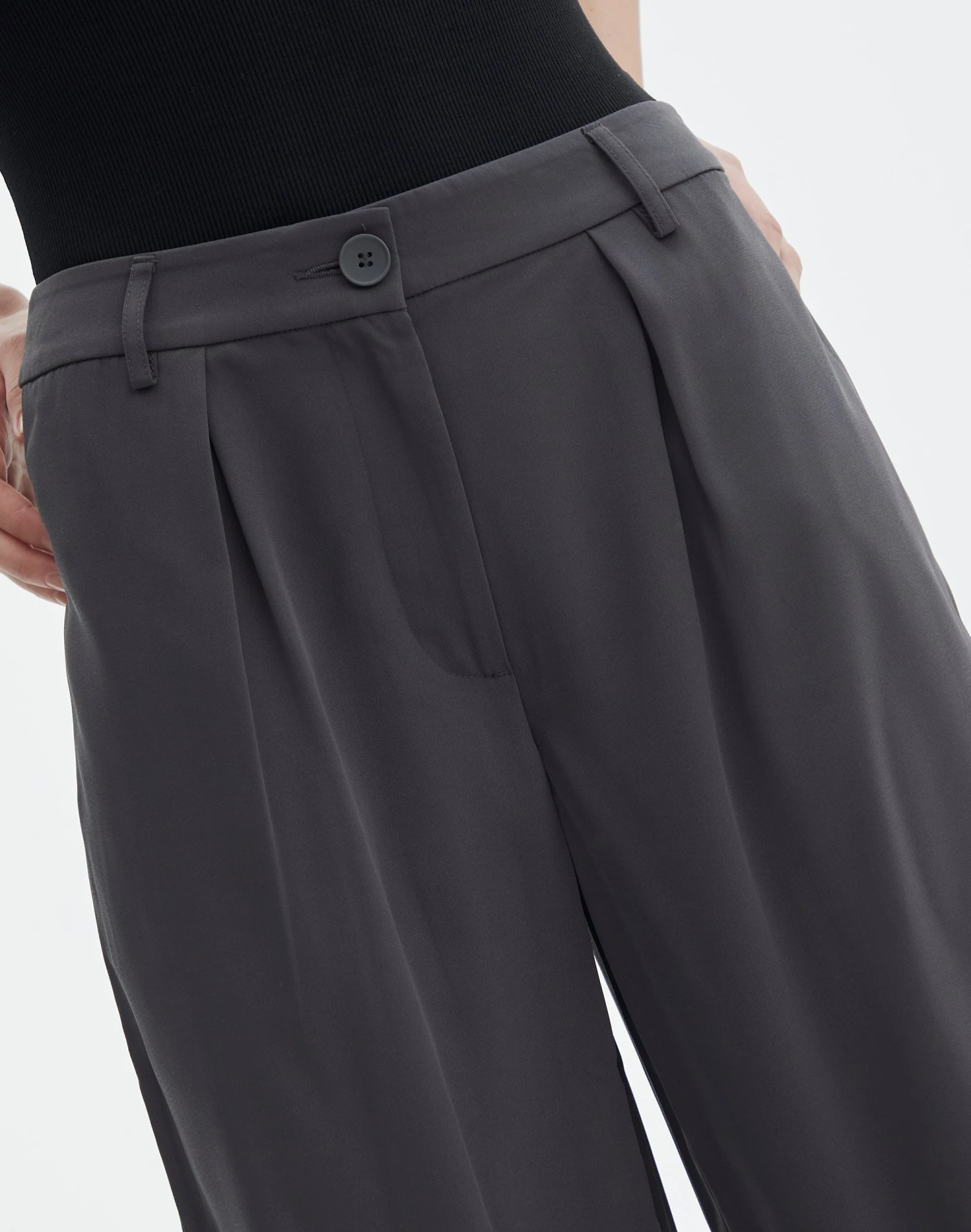 Mid Rise Relaxed Leg Pant 11 Mid Rise Relaxed Leg Pant - Image 9